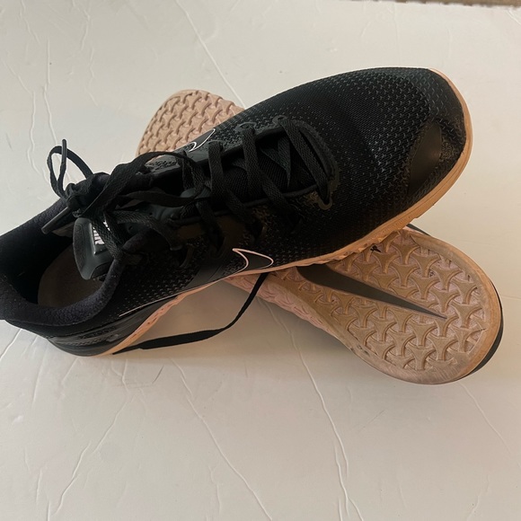 Nike Metcon 4 size 10 pink/ black - Picture 2 of 3